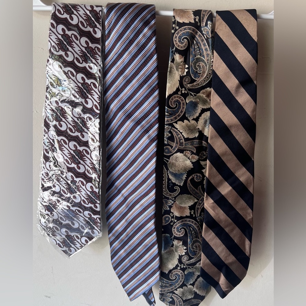 Lot‎ of 4 Neck Ties 💚
